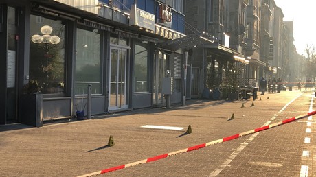 Mann greift Frau in Nürnberg mit Messer an - Fahndung läuft