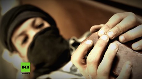 Reportage: Wo die Kindheit starb – Ehemalige syrische Kindersoldaten und ihre seelischen Narben