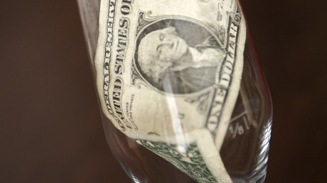 US-Polizist bringt Kellnerin zum Weinen – 100 Dollar Trinkgeld für künftige Mutter