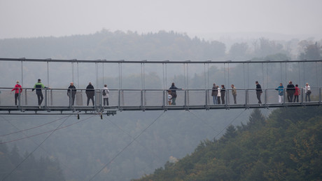 China: Seilbrücke stürzt ein – mit sechs Menschen darauf