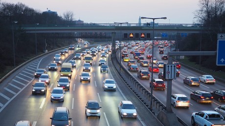Duo nach Steinwürfen auf Autobahnen zu Haftstrafen verurteilt