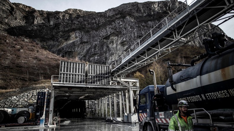 Italiens Regierung vertagt Streit über Bahnprojekt
