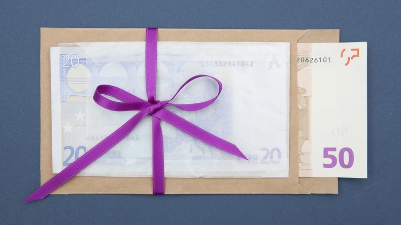 Spanische Dorfeinwohner rätseln über mysteriöse Geldspenden