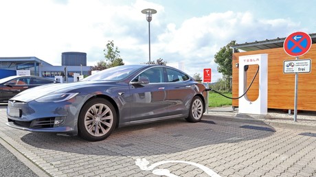 Neues Auto nur mit einem Click: Tesla verlagert Verkäufe ins Internet