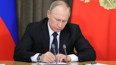 Wladimir Putin unterzeichnet Dekret über Austritt Russlands aus INF-Abrüstungsvertrag