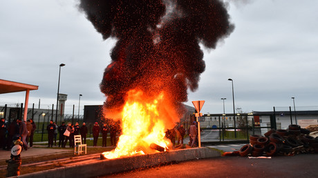 Frankreich: Protestierende Aufseher blockieren Gefängnisse nach Häftlingsattacke
