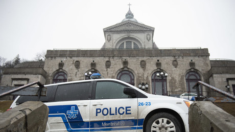 Priester in Kanada während Live-Übertragung im TV mit Messer attackiert