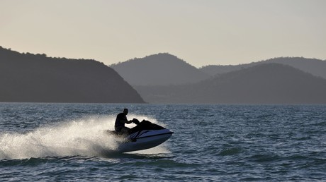 Mann will mit Jetboot aus Australien flüchten – Polizeibeamte greifen rechtzeitig durch