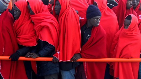 Italien und Malta: Afrikanische Flüchtlinge "kapern" Handelsschiff