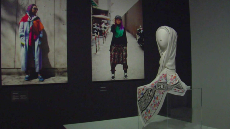 Deutschland: Muslimische Modeausstellung zieht Protest iranischer Frauen an