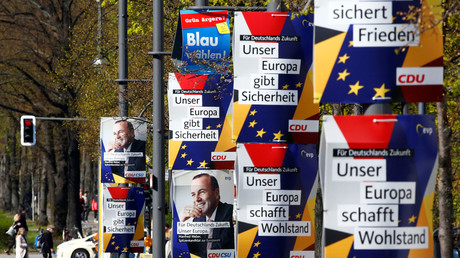 Wahlkampfplakate für die bevorstehenden Wahlen zum Europäischen Parlament in Berlin.