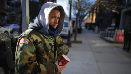 Symbolbild: Ein Obdachloser Kriegsveteran der US-Armee bettelt um Almosen in Boston, Massachusetts, USA, 7. Januar 2014. 