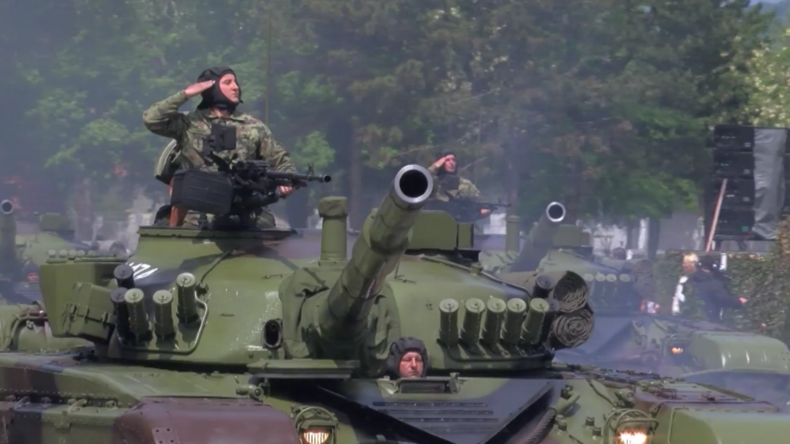 Serbien: Militärparade zur Feier des Tags des Sieges