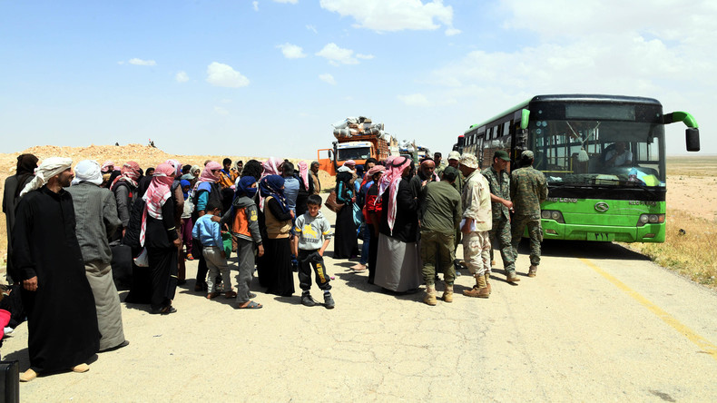 Reportage: Syrer fliehen aus Flüchtlingslager im US-besetzten Rukban (Video)