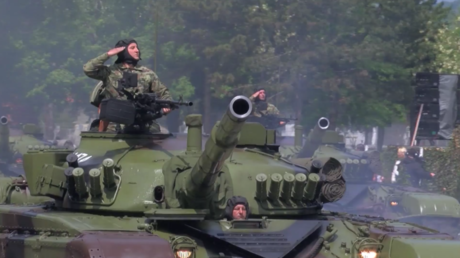 Serbien: Militärparade zur Feier des Tags des Sieges