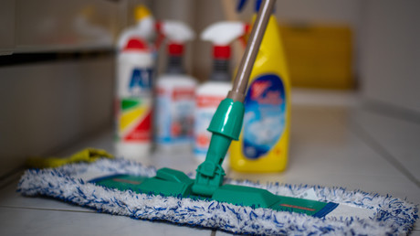 Studie: Deutsche geben Milliarden für Putzmittel aus