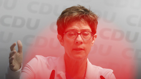 Kramp-Karrenbauer beklagt "Meinungsmache im Netz"