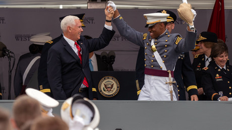 US-Vizepräsident Pence schwört zukünftige Soldaten auf Krieg mit Russland ein (Video)