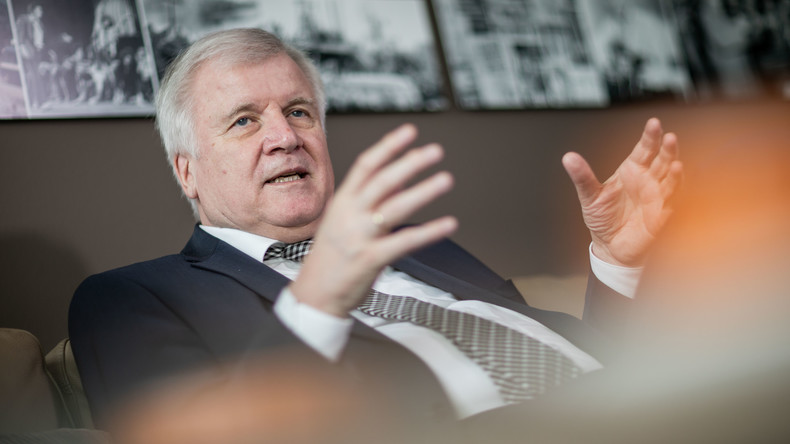 "Man muss Gesetze kompliziert machen": Empörte Reaktionen auf Seehofer-Satz