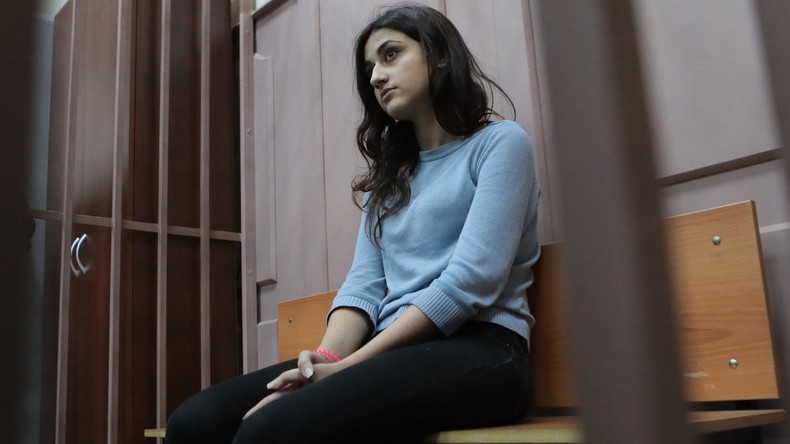 Mord oder Notwehr? Drei Schwestern erstechen eigenen Vater – Gesellschaft fordert Freispruch