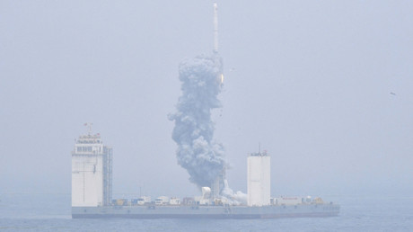 China startet erfolgreich erste Weltraumrakete von schwimmender Meeresplattform