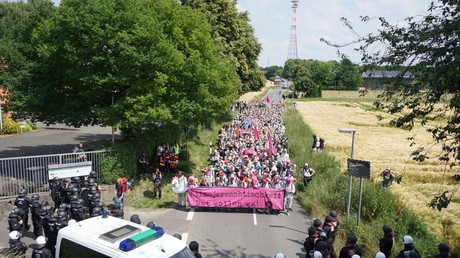 "Mit dem Klima lässt sich nicht verhandeln" – Aktivisten stürmen Tagebau Garzweiler