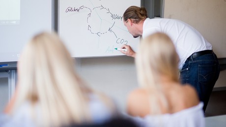 Alma Mater für Gewagtes: Schauspielerin eröffnet weltweit erste Porno-Uni