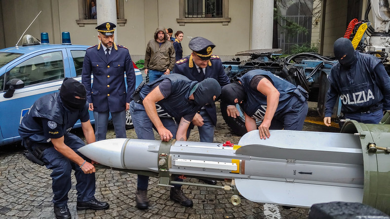 Italien: Polizei beschlagnahmt Luft-Luft-Rakete und andere Waffen bei Rechtsextremisten