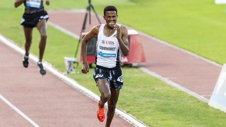 Wer zu früh jubelt, kann das Nachsehen haben: Favorit verlangsamt 5.000-Meter-Lauf knapp vorm Ziel