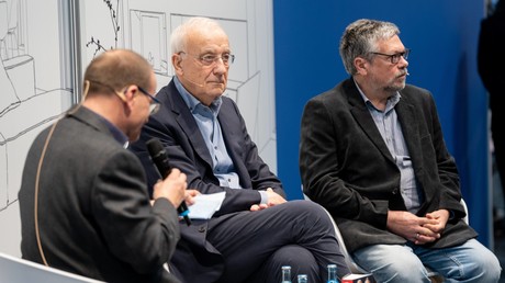 Fritz Pleitgen und Michail Pawlowitsch Schischkin (r.) präsentieren ihr gemeinsames Buch auf der Leipziger Buchmesse (21. März 2019)