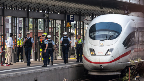 Achtjähriger vor einfahrenden ICE gestoßen – Hintergründe der Tat weiterhin unklar
