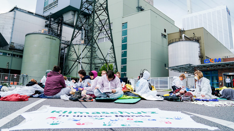 Klimaaktivisten blockieren Kohlekraftwerk Mannheim – auch auf Förderbändern