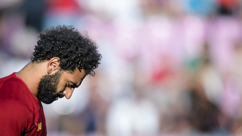 Der Zweck heiligt die Nasenblutung: Foto von Mohamed Salah mit seinem jungen Fan wird Internet-Hit