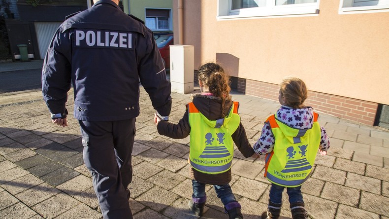 "Wegen russischen Propagandanetzwerkes" – Keine gesponserten Warnwesten für Berliner Schüler