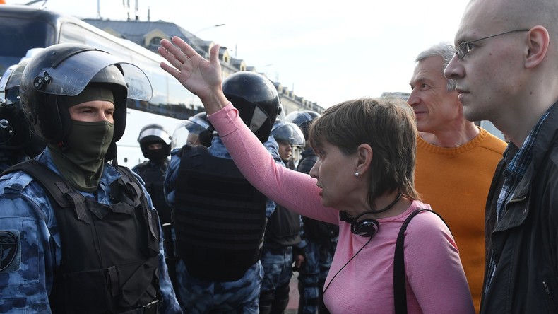 "Sich wie in einem Spiel fühlen": Wie organisiert man einen Protest in Moskau?