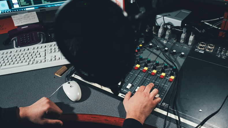 Stadion oder Studio? Österreichischer Radiosender empört mit peinlicher Fake-Übertragung