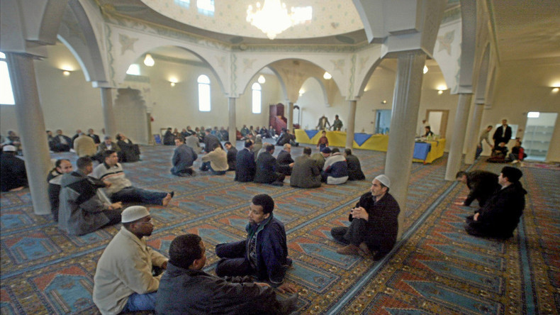 Frankreich: Verletzter Autofahrer fährt in Moschee