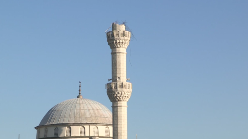 Türkei: Minarett zerbricht nach einem Erdbeben der Stärke 5,8 in Istanbul