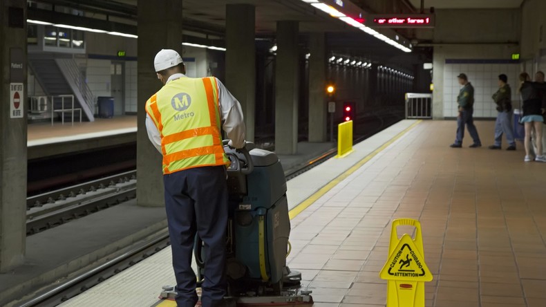 Opernreif: Obdachlose in U-Bahn von Los Angeles wird mit ihrer gewaltigen Stimme zum Star