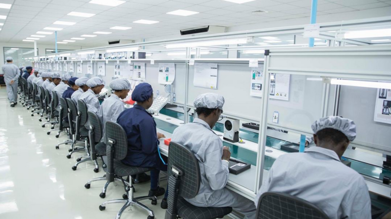 “Ein historischer Moment”: Ruanda produziert erstes Smartphone Afrikas