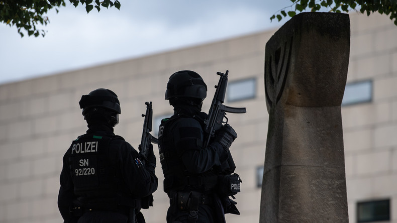 LIVE: Anschlag in Halle – Gedenken vor der Neuen Synagoge in Berlin