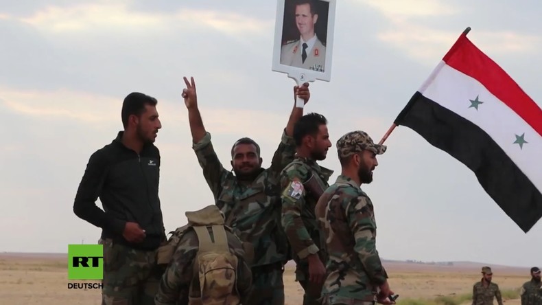 Syrische Armee betritt zum ersten Mal seit sechs Jahren wichtigen at-Tabqa-Militärflughafen