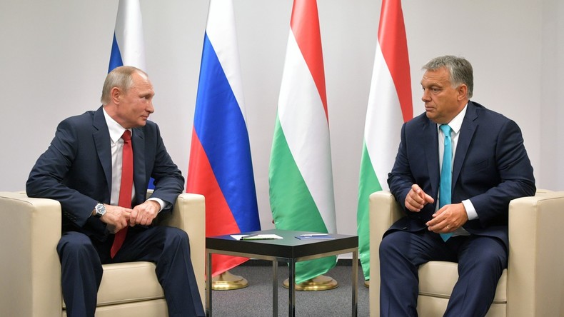 LIVE: Pressekonferenz von Wladimir Putin und Viktor Orbán nach Gesprächen in Budapest (auf Deutsch)