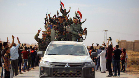 US-Truppen und syrische Regierungsarmee treffen sich auf der Straße zwischen Kobanê und Manbidsch (Symbolbild)