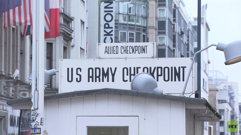 Wetteifern um Gewinne am Checkpoint Charlie: Schluss mit Fake-US-Soldaten (Video)