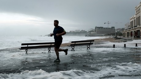 Sturm "Amélie" hinterlässt in Frankreich rund 140.000 Haushalte ohne Strom