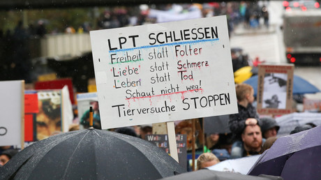 "Tierversuche sind primitiv und überholt" - Demonstration gegen Tierversuchslabore (Video)