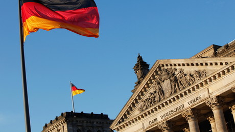 "Knetendämlich"? CDU-Politiker fordern Beflaggung aller Schulen