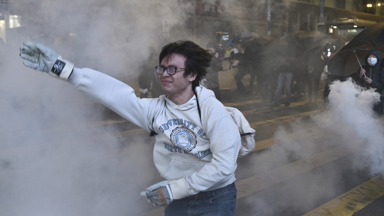 Neue Zusammenstöße und Proteste überschatten Heiligabend in Hongkong