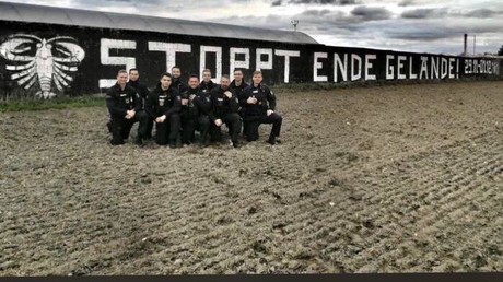 Rechtes Graffito aufgetaucht: Neuer Ärger für neun Polizisten aus Brandenburg